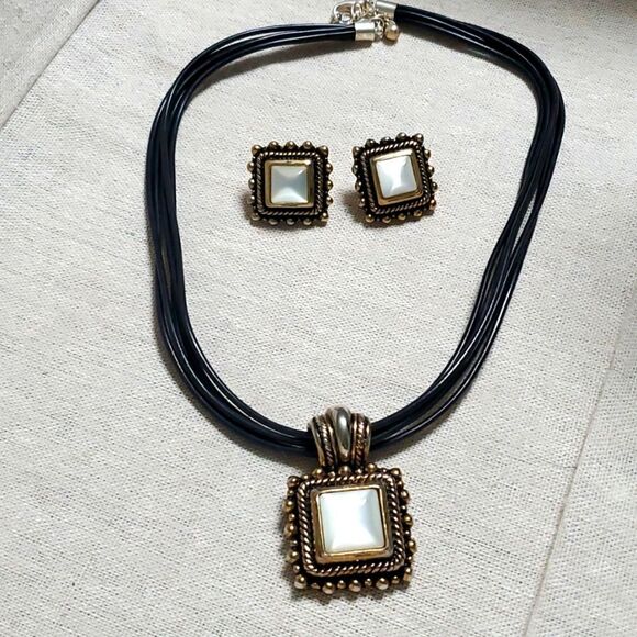 Premier Designs Jewelry - Vintage Mother of Pearl Necklace Earrings Set